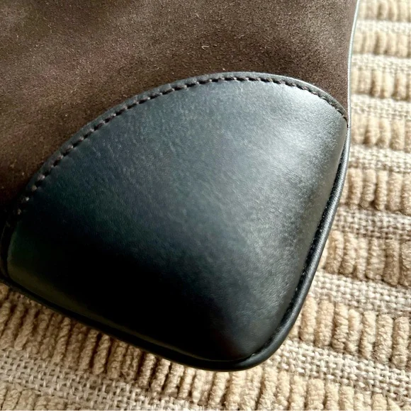 Gucci “Jackie” Vintage Bag.  Brown suede, bamboo handle, and rare crab clasp. - Picture 12 of 12